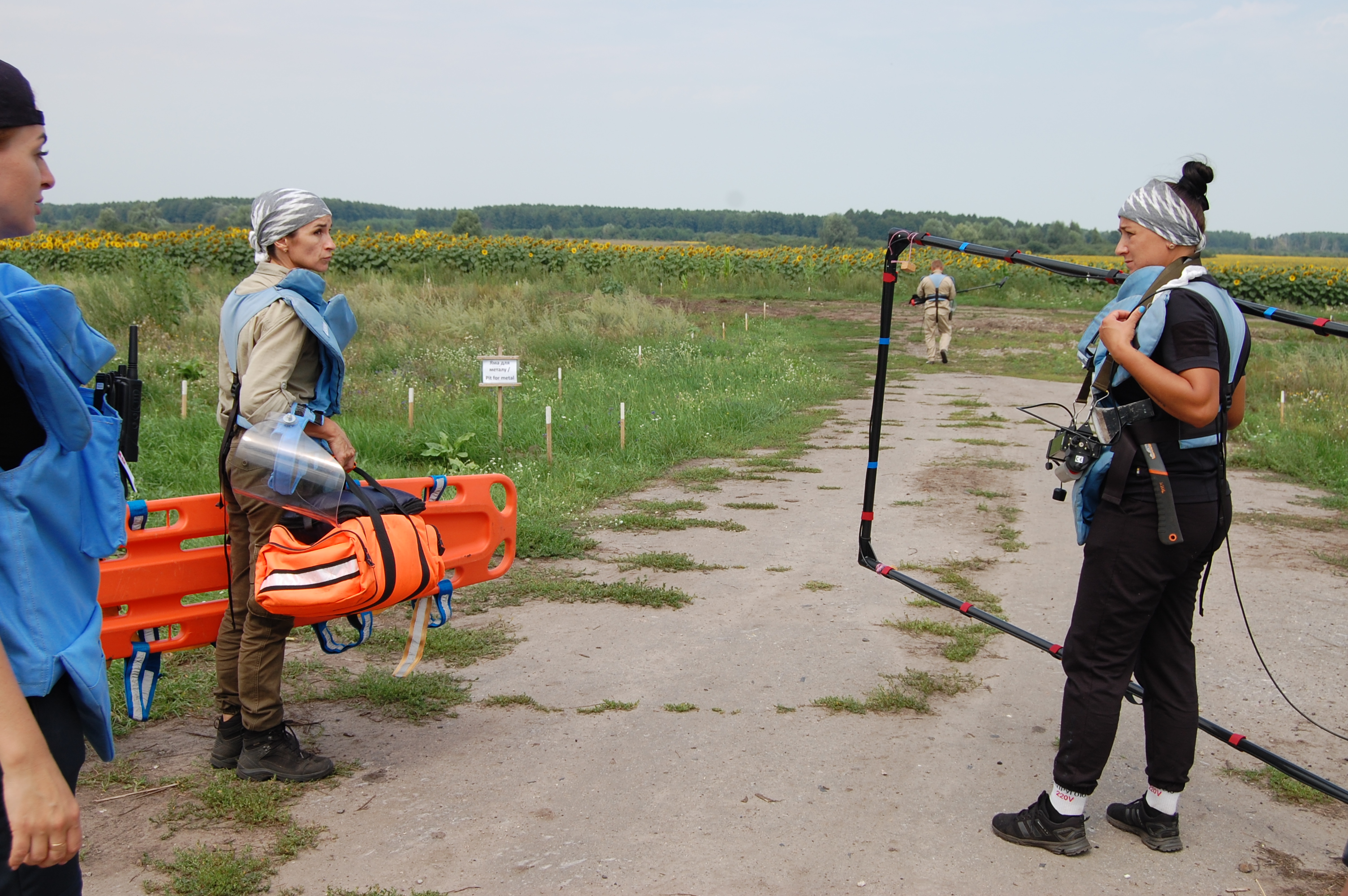 DRC teams on their way into a minefield in Ichnia.