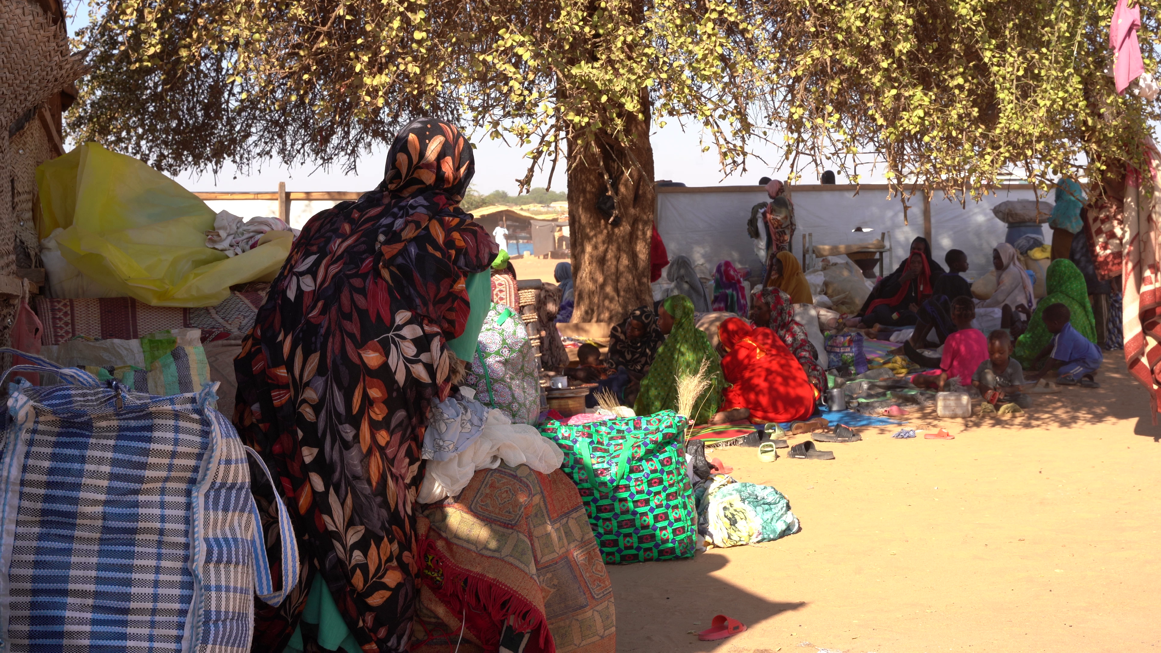More people cross every day into Chad fleeing from Al Fasher